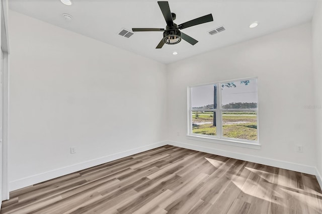 unfurnished room featuring light wood-type flooring and ceiling fan