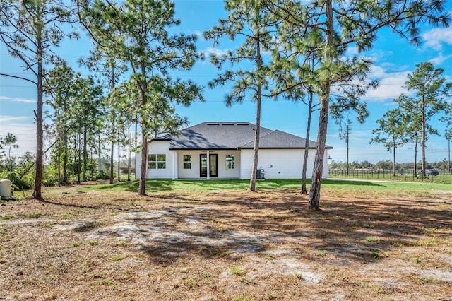 view of front of property with a front lawn