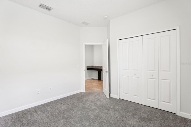 unfurnished bedroom with carpet flooring and a closet