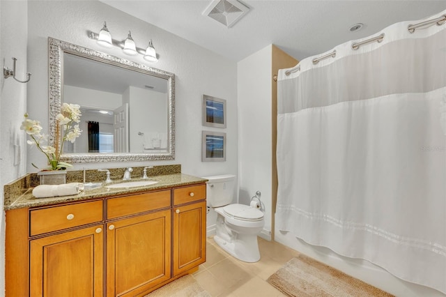 full bathroom featuring toilet, tile patterned flooring, shower / bath combo with shower curtain, vanity, and a textured ceiling