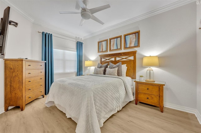 bedroom featuring light hardwood / wood-style floors, crown molding, and ceiling fan