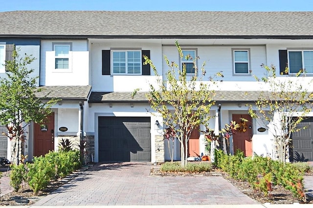 view of front of property featuring a garage