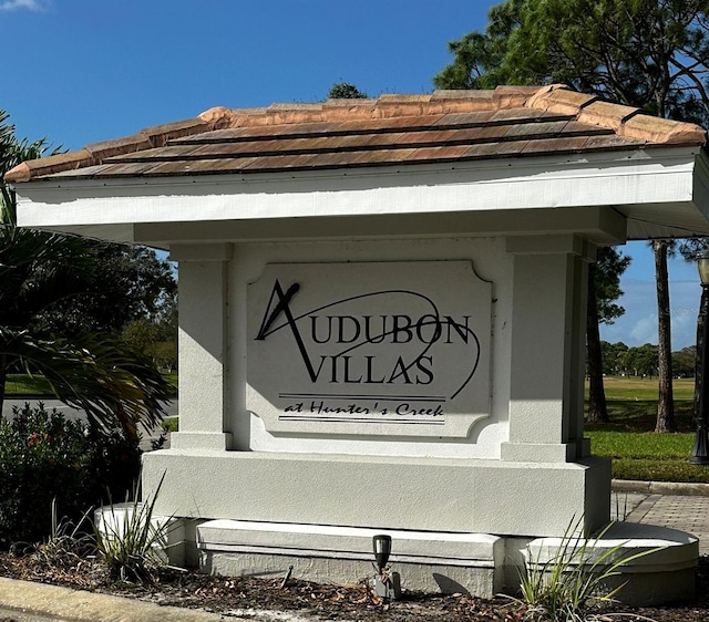 view of community / neighborhood sign