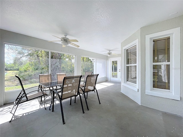 sunroom / solarium with a ceiling fan