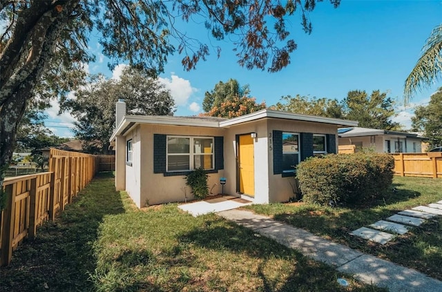 view of front of home with a front lawn