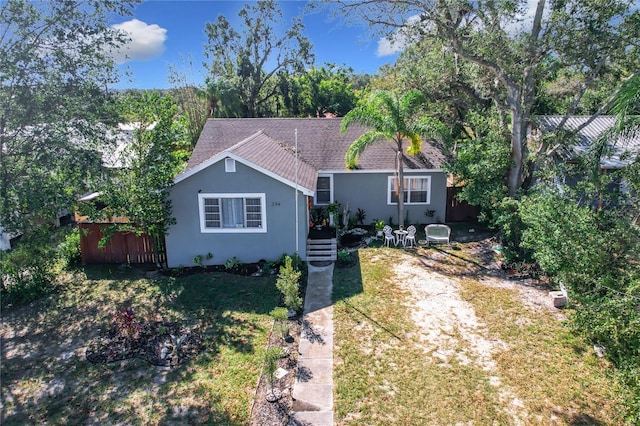 single story home featuring a front lawn