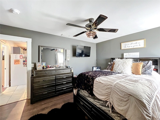 bedroom featuring dark hardwood / wood-style floors and ceiling fan