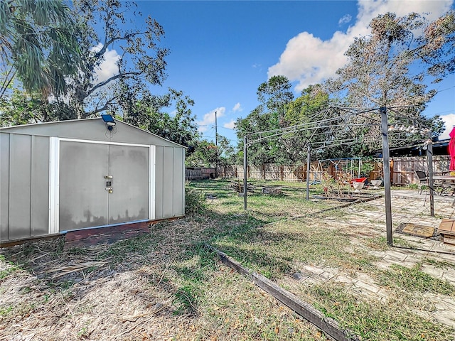 view of yard with a storage shed