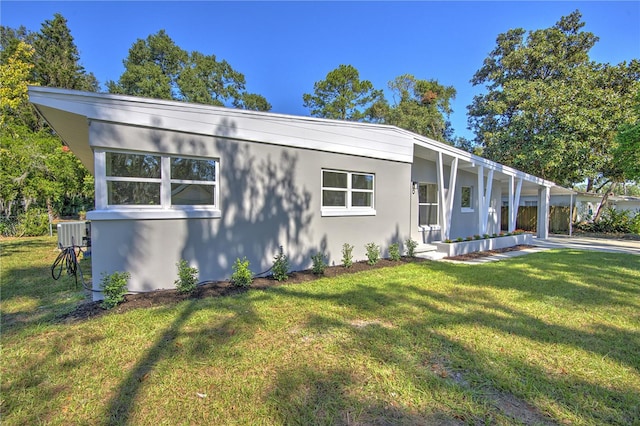 view of front of home with a front lawn