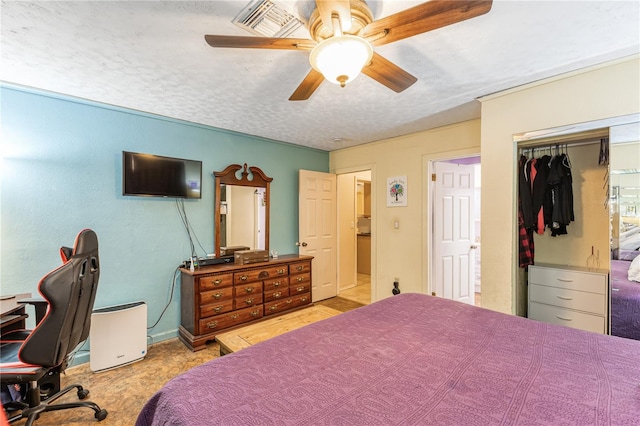 bedroom with a closet, a textured ceiling, and ceiling fan