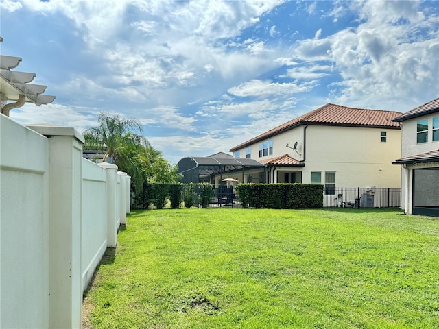 view of yard with a lanai