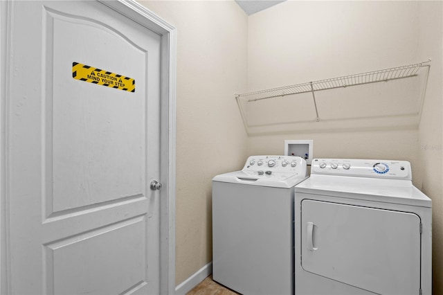 washroom featuring washing machine and clothes dryer