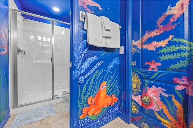1473 Moon Valley Dr, Davenport, FL 33896 - full bath featuring a stall shower, toilet, and baseboards