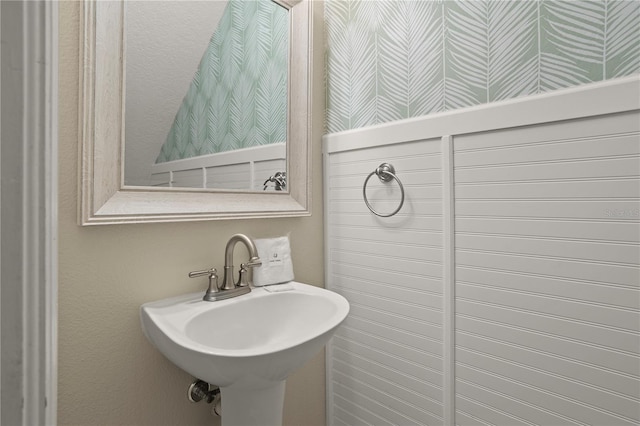 bathroom featuring a textured ceiling and sink