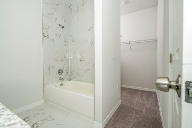 bathroom featuring tiled shower / bath