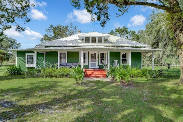 country-style home featuring a front lawn and a porch