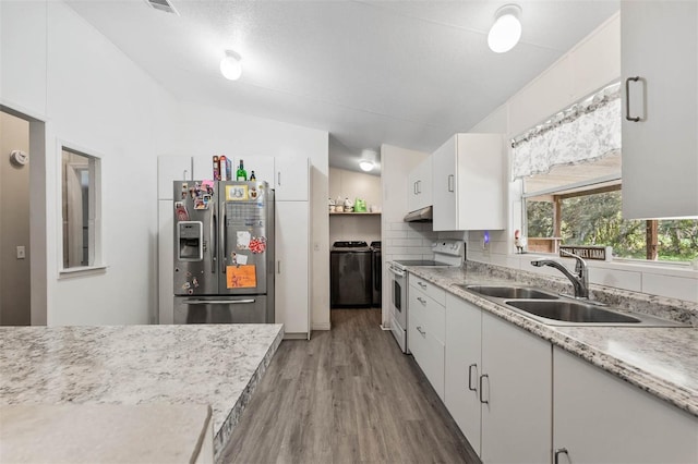 kitchen featuring lofted ceiling, stainless steel refrigerator with ice dispenser, sink, electric range, and white cabinets