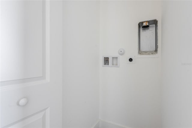 washroom with hookup for an electric dryer, washer hookup, and gas dryer hookup