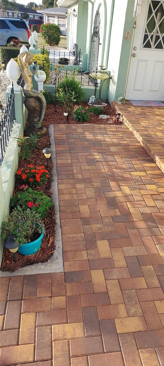 906 Bluewater Dr, Sun City Center, FL 33573 - view of patio