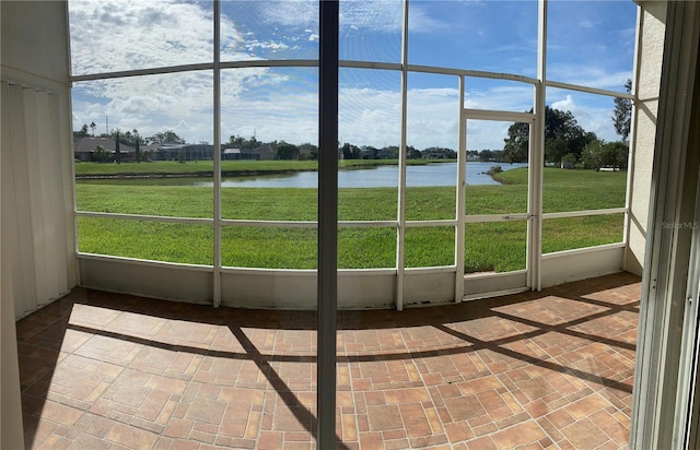 2688 Hawthorne Ln, Kissimmee, FL 34743 - unfurnished sunroom with a water view