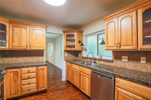 kitchen featuring sink, stainless steel appliances, dark hardwood / wood-style floors, and tasteful backsplash