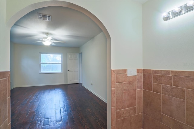 empty room featuring dark hardwood / wood-style floors and ceiling fan