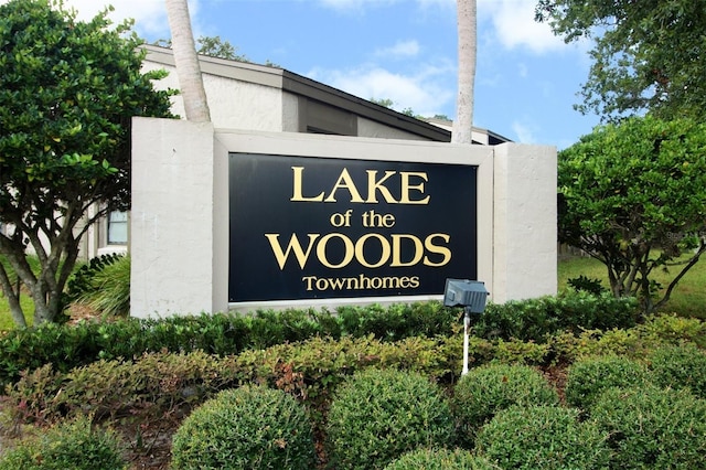 view of community / neighborhood sign