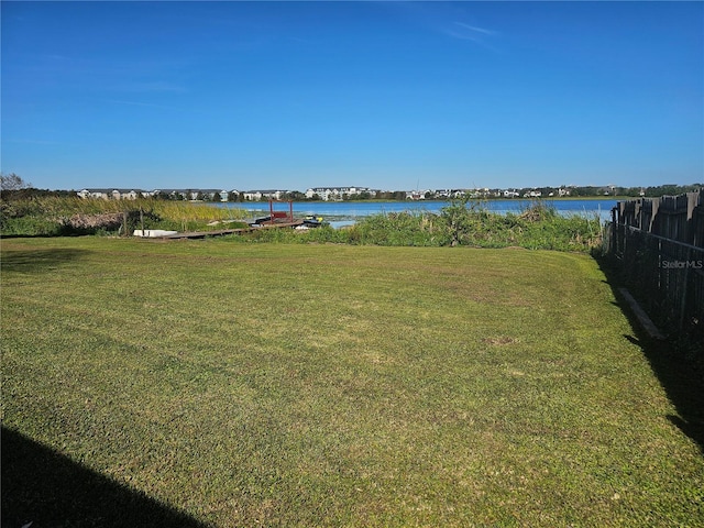 view of yard featuring a water view