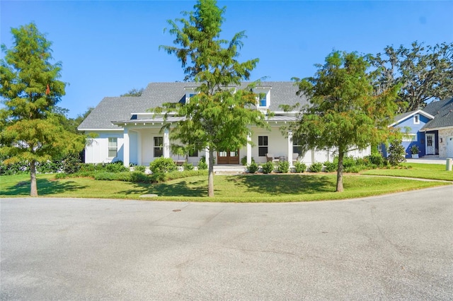 view of front of home with a front lawn