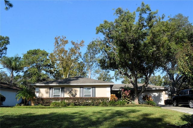 single story home featuring a front yard