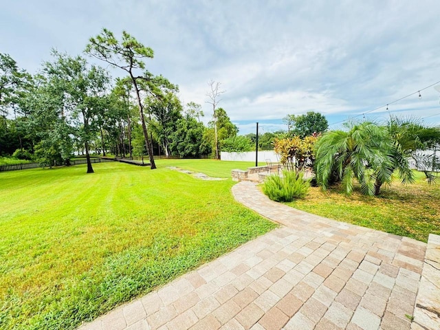 view of property's community featuring a lawn