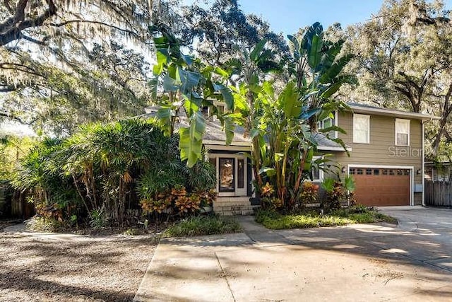 734 S Mills Ave, Orlando, FL 32801 - view of front of property featuring an attached garage and driveway