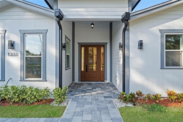 property entrance featuring a porch