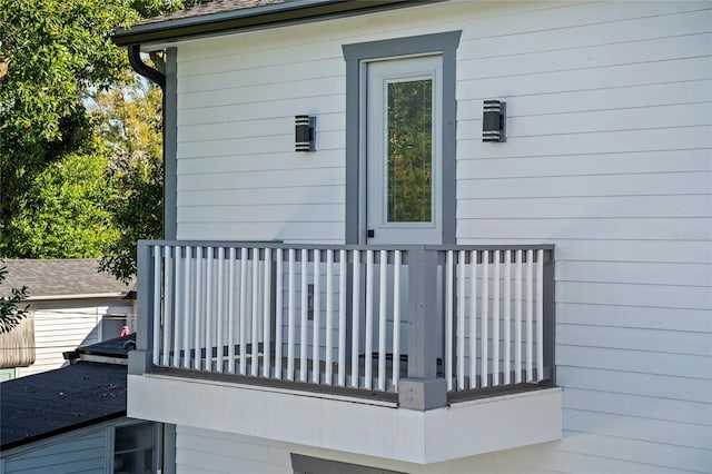 view of side of home featuring a balcony