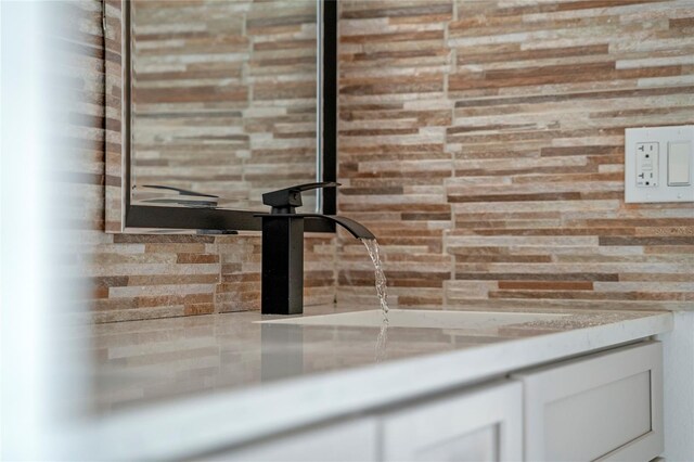 room details featuring backsplash