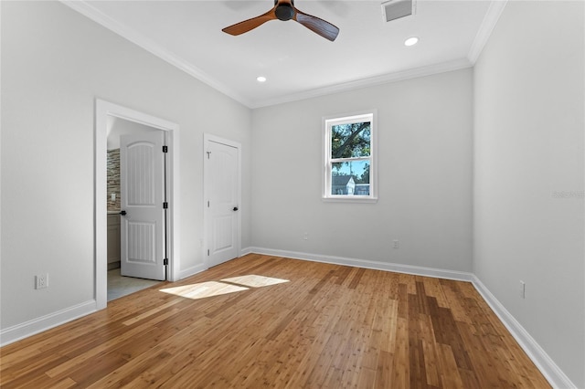 unfurnished bedroom featuring light wood-type flooring, ceiling fan, and crown molding