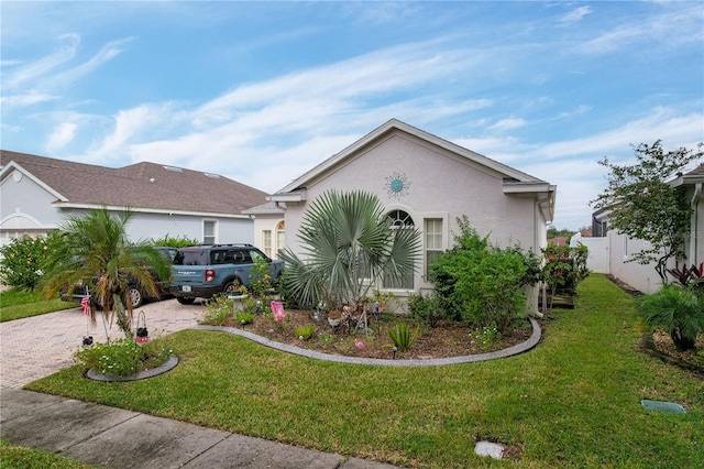 view of front of property with a front yard