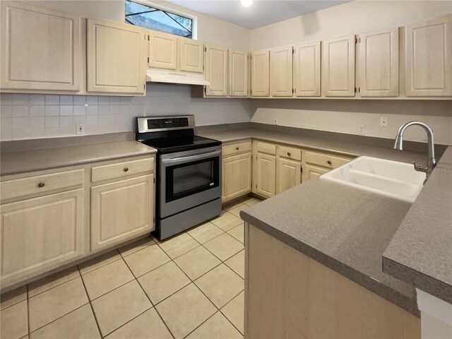 1711 Shadow View Cir Unit 1711, Maitland, FL 32751 - kitchen featuring light brown cabinetry, stainless steel range with electric cooktop, a sink, light tile patterned floors, and under cabinet range hood