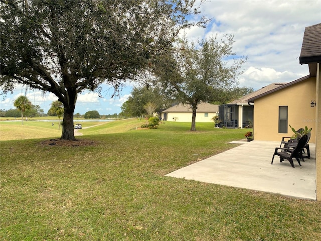 view of yard featuring a patio area