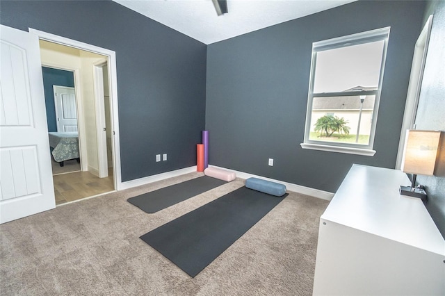 exercise room with carpet flooring