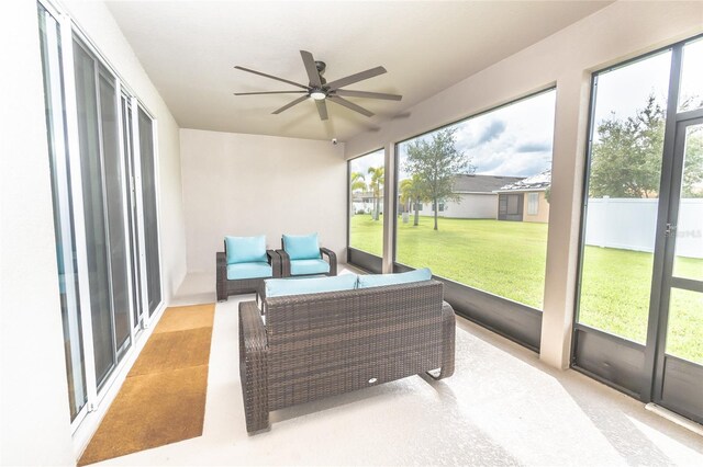 sunroom with ceiling fan