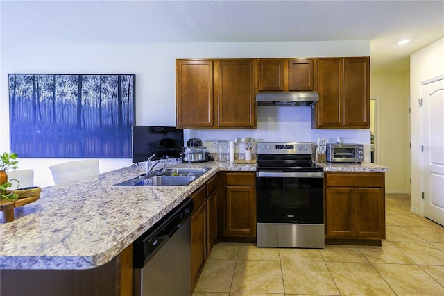 kitchen with kitchen peninsula, appliances with stainless steel finishes, light tile patterned flooring, and sink