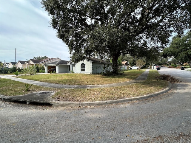 view of front of house featuring a front yard