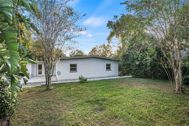 view of yard with a patio