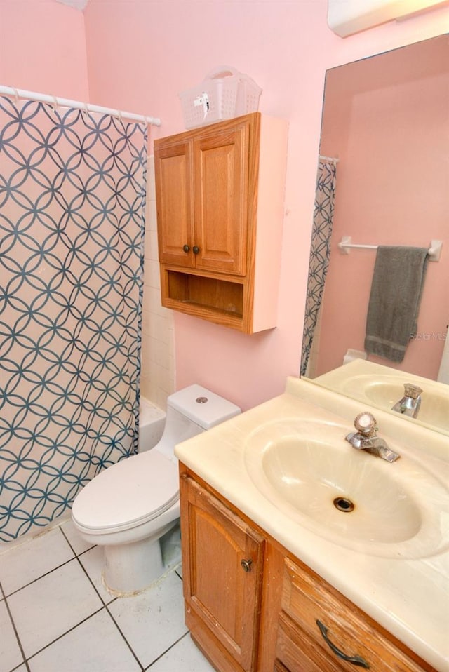 full bathroom featuring vanity, shower / bath combo with shower curtain, toilet, and tile patterned floors