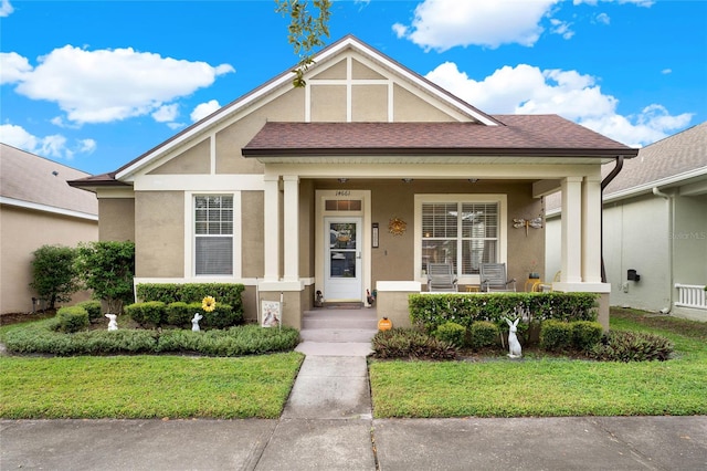 view of front facade with a front lawn and covered porch