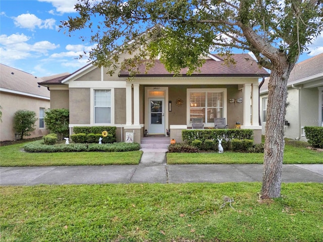 view of front facade featuring a front yard and a porch