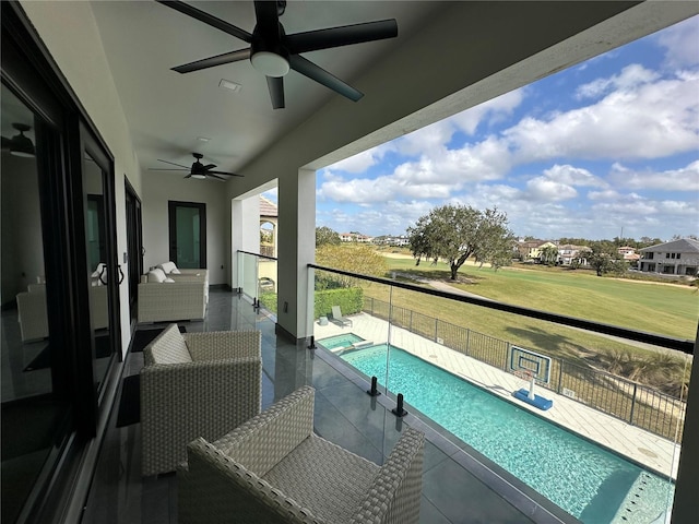 balcony featuring a patio, an outdoor hangout area, and ceiling fan