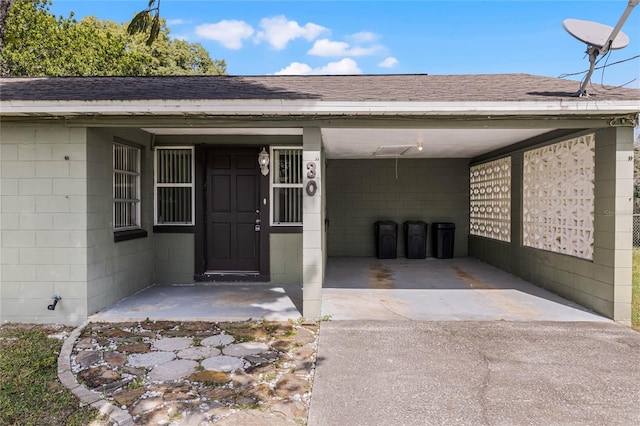 property entrance featuring a carport