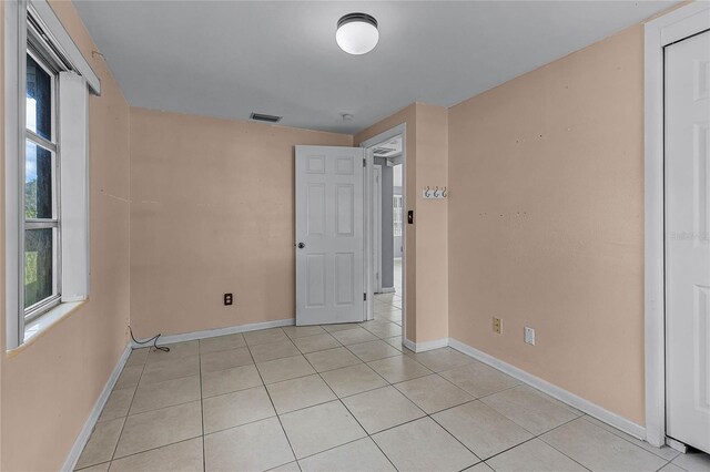 unfurnished room with light tile patterned floors